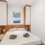 Luxury Velic