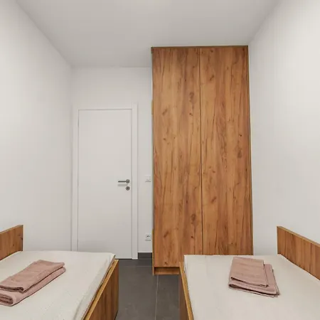 Luxury Velic Brodarica