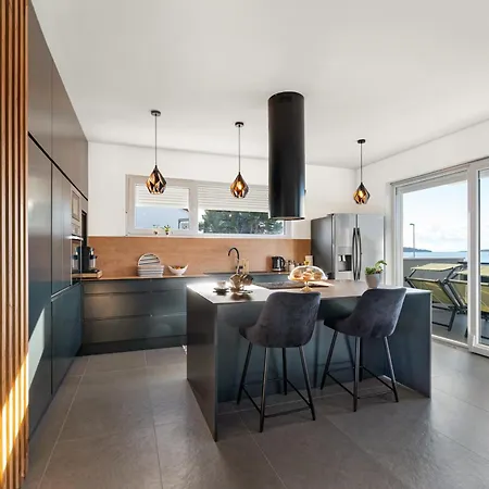 Luxury Velic * Brodarica