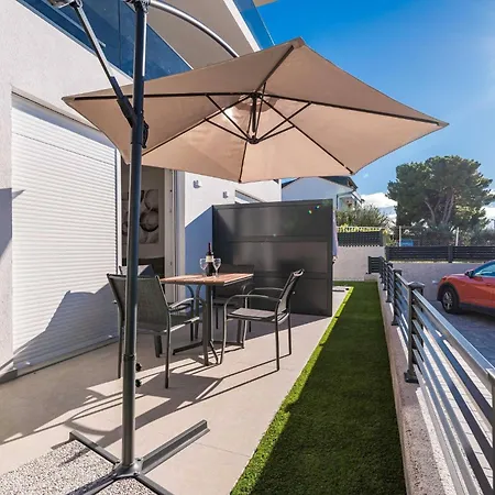 Luxury Velic Brodarica