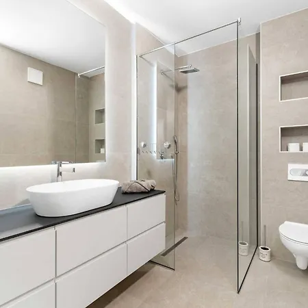 Luxury Velic * Brodarica